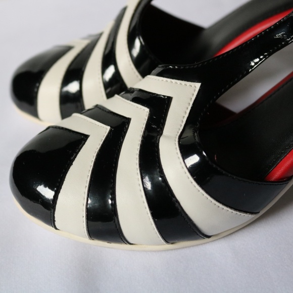 Lola Romona Patent Leather Retro Heels EU 39 (US 8.5)Black White Stripe T-Strap - Picture 4 of 7